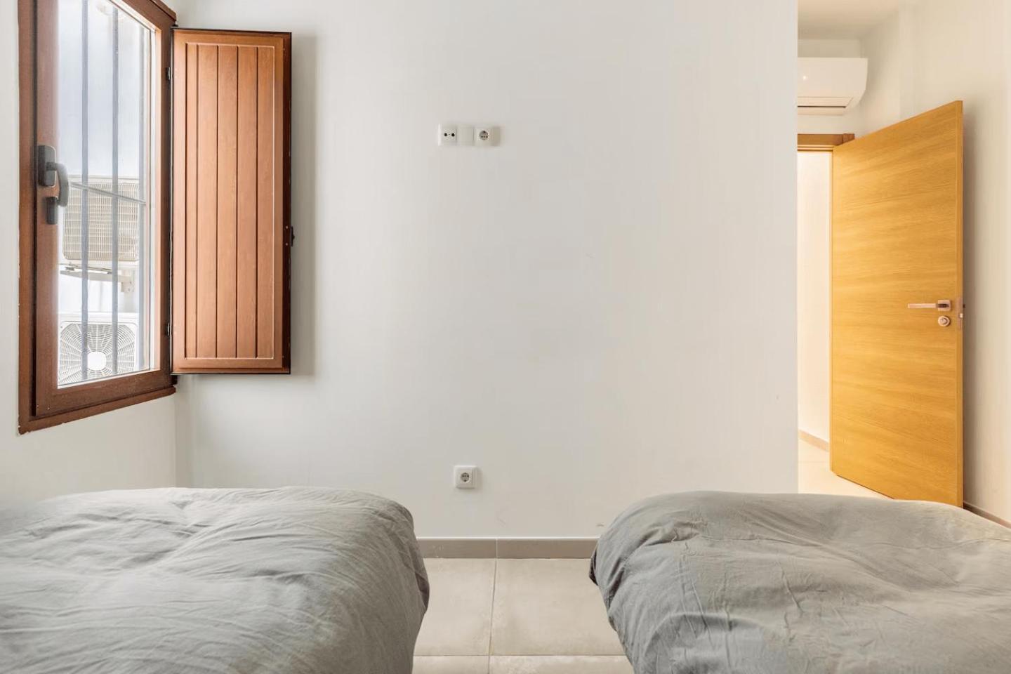 Vivienda Junto A Ruzafa - 12 Pax Y Mas Apartman Valencia Kültér fotó